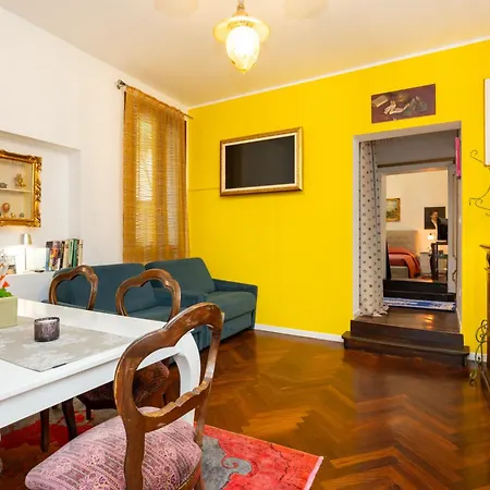 By Rialto Apartment